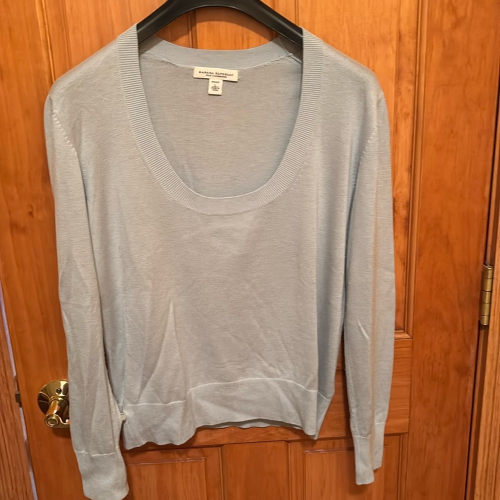 Scoop neck light blue sweater by Banana Republic in size L petite.